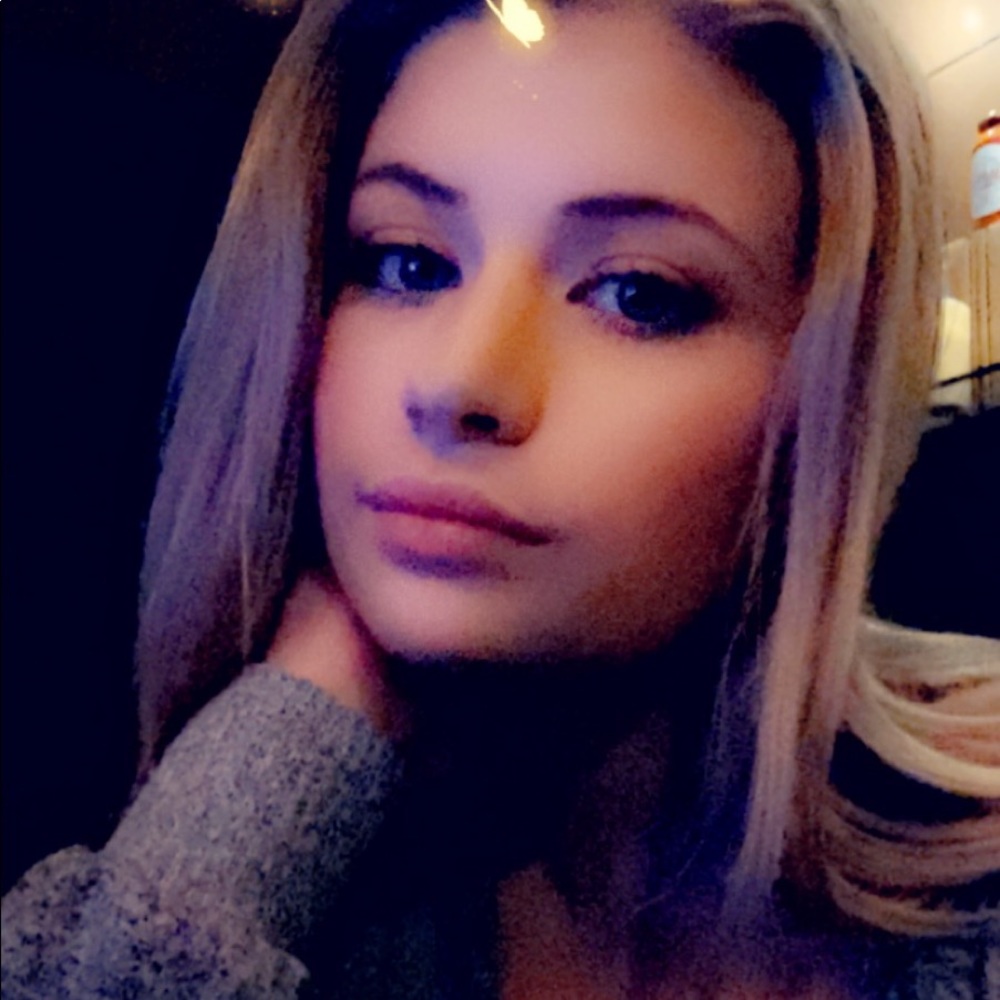 Meet your Posher, Alexis